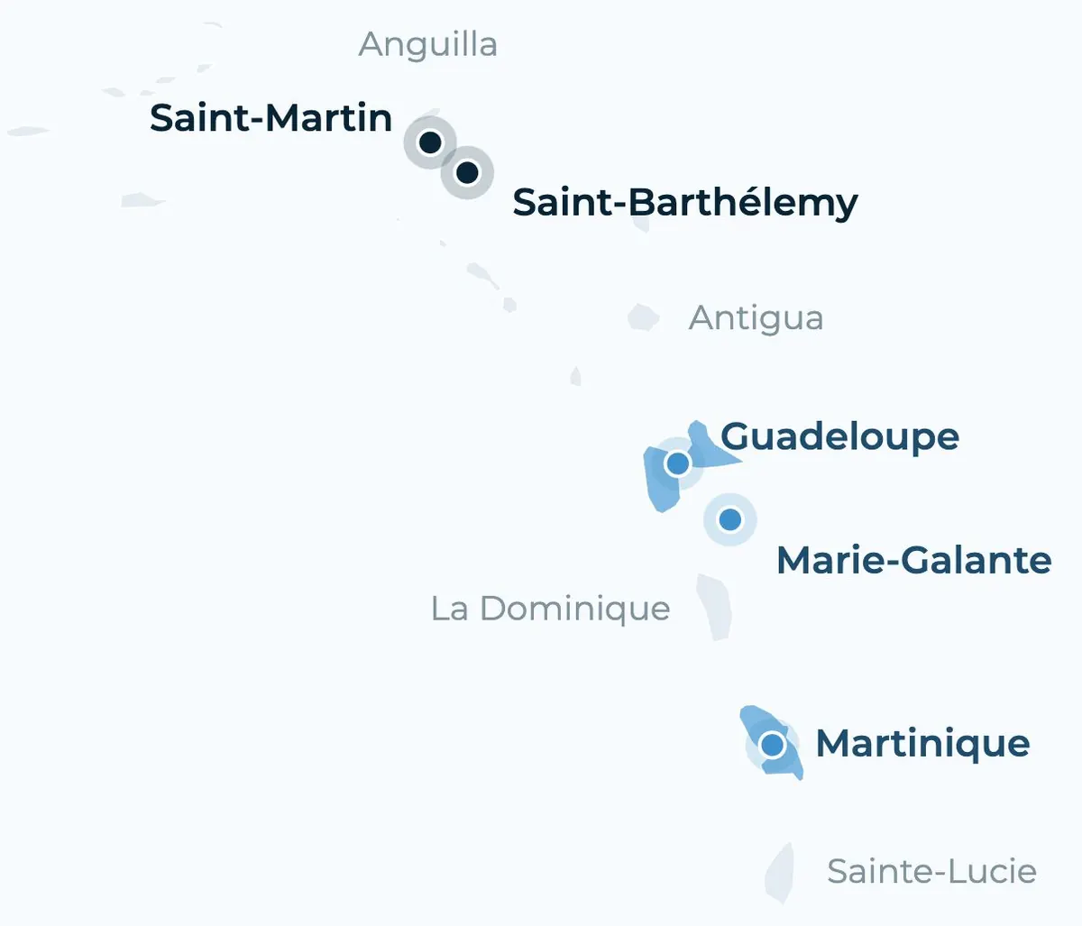 Carte des Antilles : Saint-Martin, Saint-Barthelemy, Guadeloupe, Marie-Galante et la Martinique le long de l'arc insulaire, entoures des iles voisines.